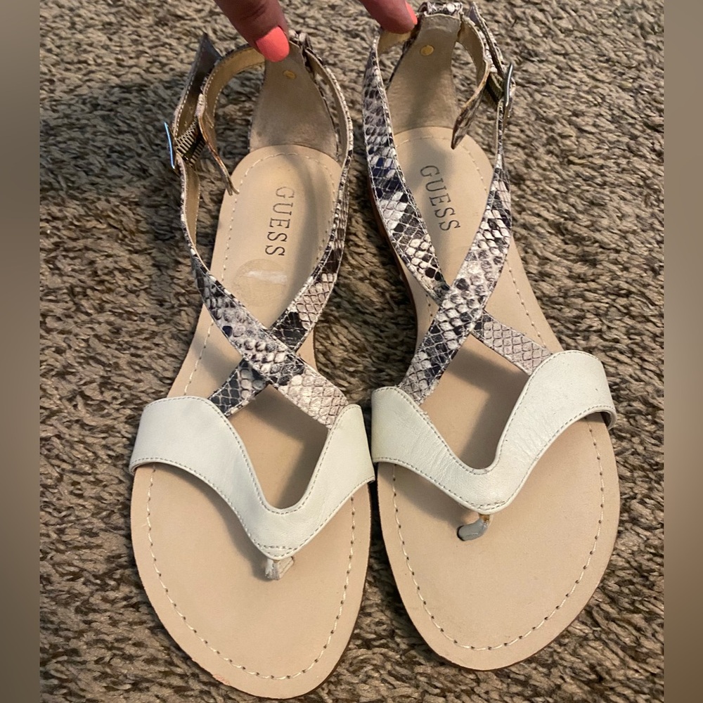GUESS Cream AND Snakeskin Sandals